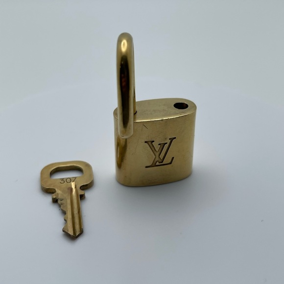 ✨LOUIS VUITTON ✨ Authentic Lock and Key #307 - Picture 6 of 7
